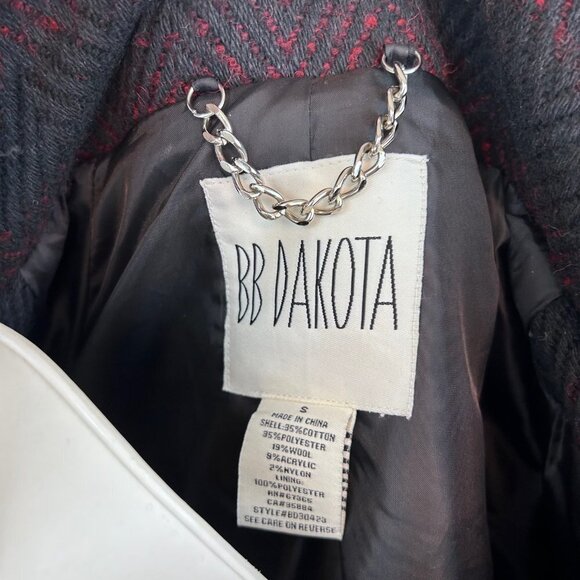 BB DAKOTA RED & BLACK PLAID COAT - SMALL - Picture 4 of 4